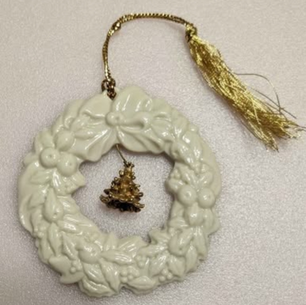 Vintage LENOX Wreath Christmas Ornament Porcelain Tree Holiday Decor.
